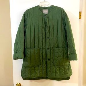 Everlane quilted jacket size M- olive green